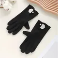 Zwarte winterhandschoenen met elegant bloemgeborduurd en parelknop - Bloemenborduurwerk Parel Stijl (028) / Zwart