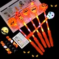 Halloween leuchtende Kürbis und Totenkopf Stäbe mit Geister Stirnbändern für Partys - Blasgeformter Halloween-Stab