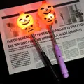 Halloween Kürbis Leuchtstäbe mit Federhals und bunten Griffen für Partydekoration - Blasgeformter Doppel-Kürbis-Federstab