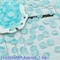 Macro-detail van lichtblauwe matglazen schelpkralen voor handgemaakte DIY-sieradenprojecten - Sint-jakobsschelp Stijl (L325) / 16x18x6mm / Lichtblauw