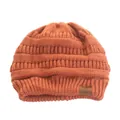 Primo piano di un berretto invernale in maglia arancione da donna con toppa a stella per sci - Stile semplice per adulti (B538) / Rosso ruggine