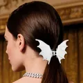 Weißer Fledermaus-Haarclip im Punk- und Gothic-Stil für festliche Halloween-Frisuren-Deko. - Matte Weiße Fledermaus