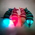 Set aus vier leuchtenden, artikulierten Delfin-Fidget-Spielzeugen mit bunten LED-Lichteffekten. - Delfin-Stil (Mit Licht) / 19cm Länge
