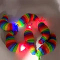 Bunte leuchtende Fidget-Schnecken-Spielzeuge mit Regenbogen-Segmenten zum Stressabbau - Spitzer Regenbogen-Stil (Mit Licht) / 18.5cm Länge