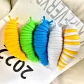 Fünf bunte, artikulierte Schnecken-Fidget-Spielzeuge in verschiedenen Farben - Spitzer Einfarbiger Stil / 18.5cm Länge