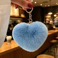 Portachiavi con pompon in ecopelliccia azzurra a forma di cuore per borse e chiavi - Cuore blu