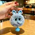 Simpatico portachiavi a coniglio con pompon blu peloso con grandi occhi e campanello - Ciondoli coniglietto blu con campanello