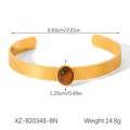 Detailweergave van gouden roestvrijstalen armband met tijgeroogsteen en maten - Raster Reliëf Enkele Steen Gouden Armband (XZ-B20348-BN)