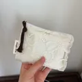 Pochette en lin brodée de dentelle vintage française avec détails de fleurs brodées - Broderie florale / Blanc Cassé