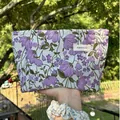 Elegante trousse per trucco ricamata con fiori viola e etichetta H&R BAG da viaggio - Stile Ricamo Vite Viola / Viola