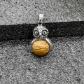 Collana con ciondolo a forma di gufo con sfera in pietra naturale e metallo argento - Ciondolo Solo (Senza Catena) (0501) / Occhio di tigre