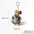 Piccolo portachiavi a forma di orsetto di peluche con vestito di lino grigio e fiocco - Stile Orso Femmina a Quadretti Marroni e Bianchi / Circa 11cm