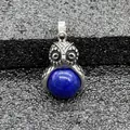 Collana con ciondolo a civetta in argento antico con grande pietra blu rotonda - Ciondolo Solo (Senza Catena) (0501) / Pietra di Sesamo Tinta