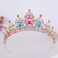 Dettaglio di una corona da principessa in strass colorati con design in lega dorata - Stile Oro KC Colore Misto Barocco