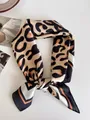 Klassisches Seidentuch mit Leopardenmuster 70cm in Beige und Schwarz Design - 70x70cm / Großes Gelbes Leopardenmuster (SR-Großes Gelbes Leopardenmuster)
