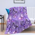 Manta de franela morada con mariposas digitales vibrantes para una decoración acogedora - Patrón de Mariposa Púrpura / 70x100cm