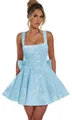 Vista dettagliata di un mini abito di paillettes azzurro con elegante fiocco sul retro - US4 / Top E Pantaloni / Azzurro
