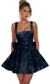 Elegante mini abito da festa con paillettes blu navy, scollo quadrato e fiocco laterale. - US4 / Top E Pantaloni / Blu navy