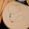 Elegante bracciale a mano in acciaio al titanio oro con cinque trifogli colorati - Stile Quadrifoglio Strass Colorato (E2509)