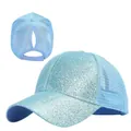 Dettaglio del cappellino da baseball azzurro glitterato con foro per coda di cavallo - Adulto, Circonferenza del cappello 58cm regolabile / Stile Coda di Cavallo Alta / Azzurro