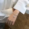 Elegante pulsera de doble capa de perlas artificiales con colgante redondo para mujer - Pulsera de perlas de empalme Plata