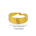 Bague ajustable en acier inoxydable doré présentant une texture martelée irrégulière unique - Style Géométrique Martelé Irrégulier (G122241)
