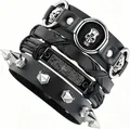 Dettaglio di bracciali in pelle punk con teschi, borchie e placca con croce - Four-Piece Set / Nero