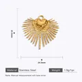 Detalle de dimensiones de un colgante de corazón de acero inoxidable dorado con rayos. - Colgantes de accesorios de joyería en forma de abanico