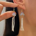 Boucles d'oreilles méduses irisées élégantes pour femmes, cadeau de bijoux marin unique - Méduse Bleu Violette Dorée (10858)