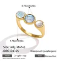 Professionelle Ansicht eines verstellbaren Edelstahlrings mit blauen und klaren Kristallen - Blau Weiß Rundstein Kombinationsstil (JDR0104325) / Gold