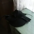 Sombrero fascinator vintage de fieltro negro con plumas para bodas y fiestas elegantes - Diámetro 18cm (Con Clip) / Negro