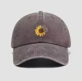 Berretto da baseball in cotone grigio lavato con stampa di girasole e farfalle - M (56-58cm) / Caffè