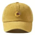 Berretto da baseball giallo lavato con ricamo dettagliato di girasole e farfalle. - M (56-58cm) / Curcuma
