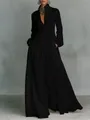 Dettaglio di un vestito lungo a pieghe con maniche lunghe e vita aderente in stile francese - Nero