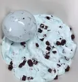Handgefertigter hellblauer Butter Slime im Meersalz-Oreo-Design mit passendem Stressball - Meersalz / Blau