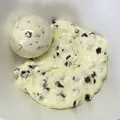 Handgemachter Butter-Slime-Antistressball, Sorte Sahne-Banane mit kleinen Bausteinen - Butter-Stil / Milchgelb