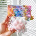 Gros plan d'un jouet anti-stress squishy patte de chat arc-en-ciel emballé. - Style Flocage / Blanc