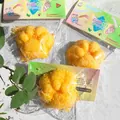 Set van gele kattenpoot squishy speelgoed met pluizige textuur in de winkelverpakking - Gefrituurde Kattenpoot Stijl
