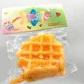 Realistisches Käsewaffel-Squishy-Spielzeug zum Stressabbau in Verkaufsverpackung - Fried Waffel Stil