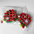 Nahaufnahme von Weihnachts-Waffel-Squishy-Spielzeug in Klarsichtfolie - Weihnachtswaffel Stil