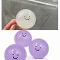 Dettaglio di palla antistress in cristallo che mostra l'effetto di cambiamento dal viola - Stile Cambia Colore