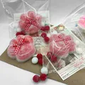 Grande squishy di peluche a forma di zampa di gatto per alleviare lo stress con fiocco - Zampa di gatto floccata bianca e rossa