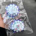 Jouet squishy en forme de gâteau au taro violet et blanc dans un sac transparent. - Gâteau Violet et Blanc