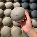 Μαλακό παιχνίδι squishy με αργή επαναφορά σε ρεαλιστικό σχέδιο ψωμιού με μαύρο σουσάμι - Off-White