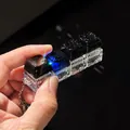 Nahaufnahme eines 4-Tasten-Galaxie-Tastatur-Fidget-Spielzeug-Schlüsselanhängers mit LEDs - 4-Tasten-Stil / Ohne Licht / Schwarz
