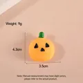 Halloween Kürbis Anti-Stress-Spielzeug Detail mit Maßen 4,3 cm mal 3,5 cm und 9g Gewicht - Kürbis / Gelb