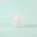 Nahaufnahme eines weißen, lichtdurchlässigen Silikon-Giftsacks für Squeeze-Toys - Große Größe (7 cm x 6 cm) / Transparent