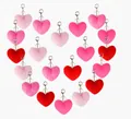 Lot de 24 porte-clés en forme de cœur en fausse fourrure pelucheuse rouge et rose - Style AAA - Ferrure Or Clair / Lot de 25