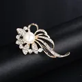 Elegant gold-tone floral brooch featuring a large center pearl and sparkling crystals - Floral Artificial Pearl Streamline Style (XD9487) / Gold