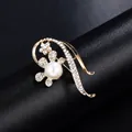 Elegant classic gold-plated floral brooch with shimmering pearl and crystal rhinestones - Streamlined Floral Artificial Pearl Style (XD9127) / Gold